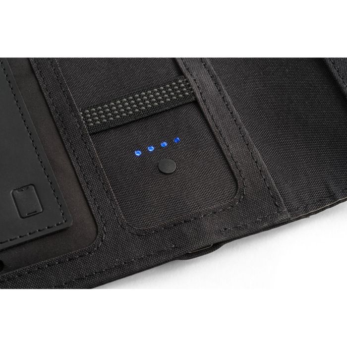 EMERGE A5 FOLDER. Mapa A5 din 300D poliester reciclat (100% rPET) cu încărcător wireless încorporat - Negru