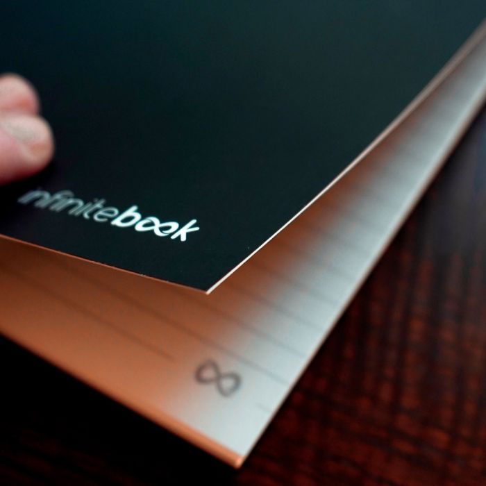 INFINITEBOOK LINED A5. "Infinitebook" cu copertă flexibilă și 15 pagini simple de tip tablă albă - Negru